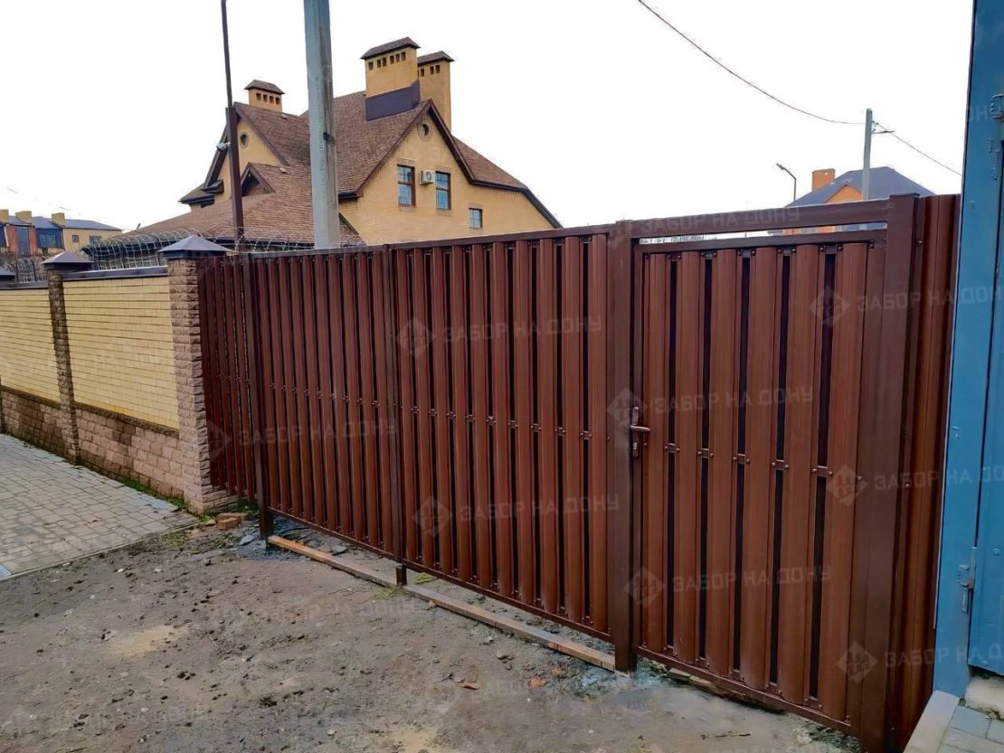 Распашные ворота из евроштакетника  в Шахте